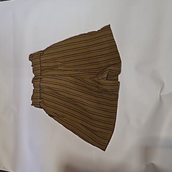 H&M paperback style shorts - Picture 2 of 4